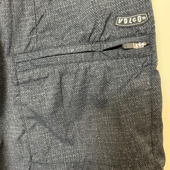 Volcom Shorts Size 28 - Picture 10 of 13